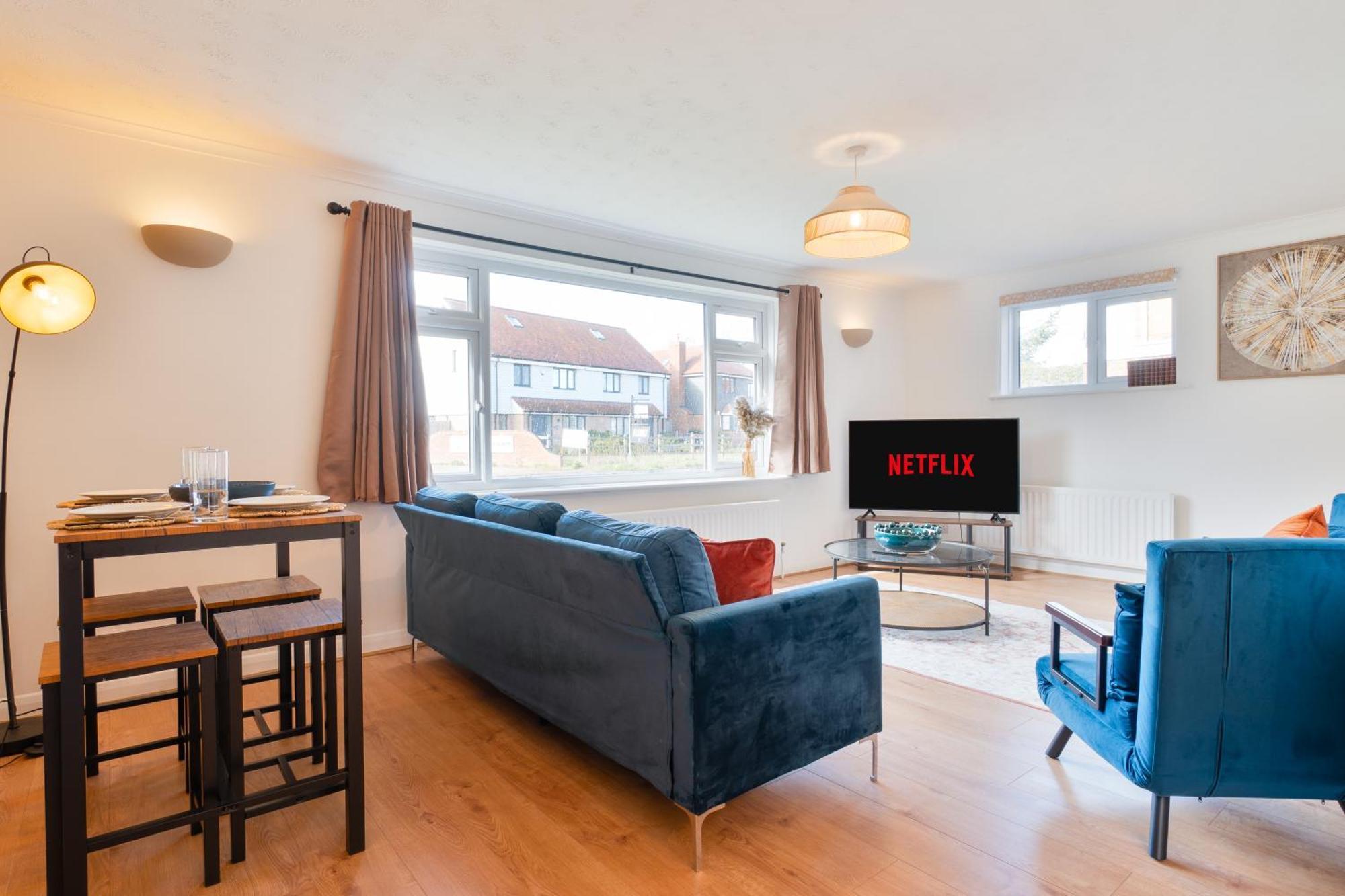 Stylish 4 Bedroom Spacious Retreat With Parking - Sleeps 10 - Families & Contractors Canterbury Exterior foto