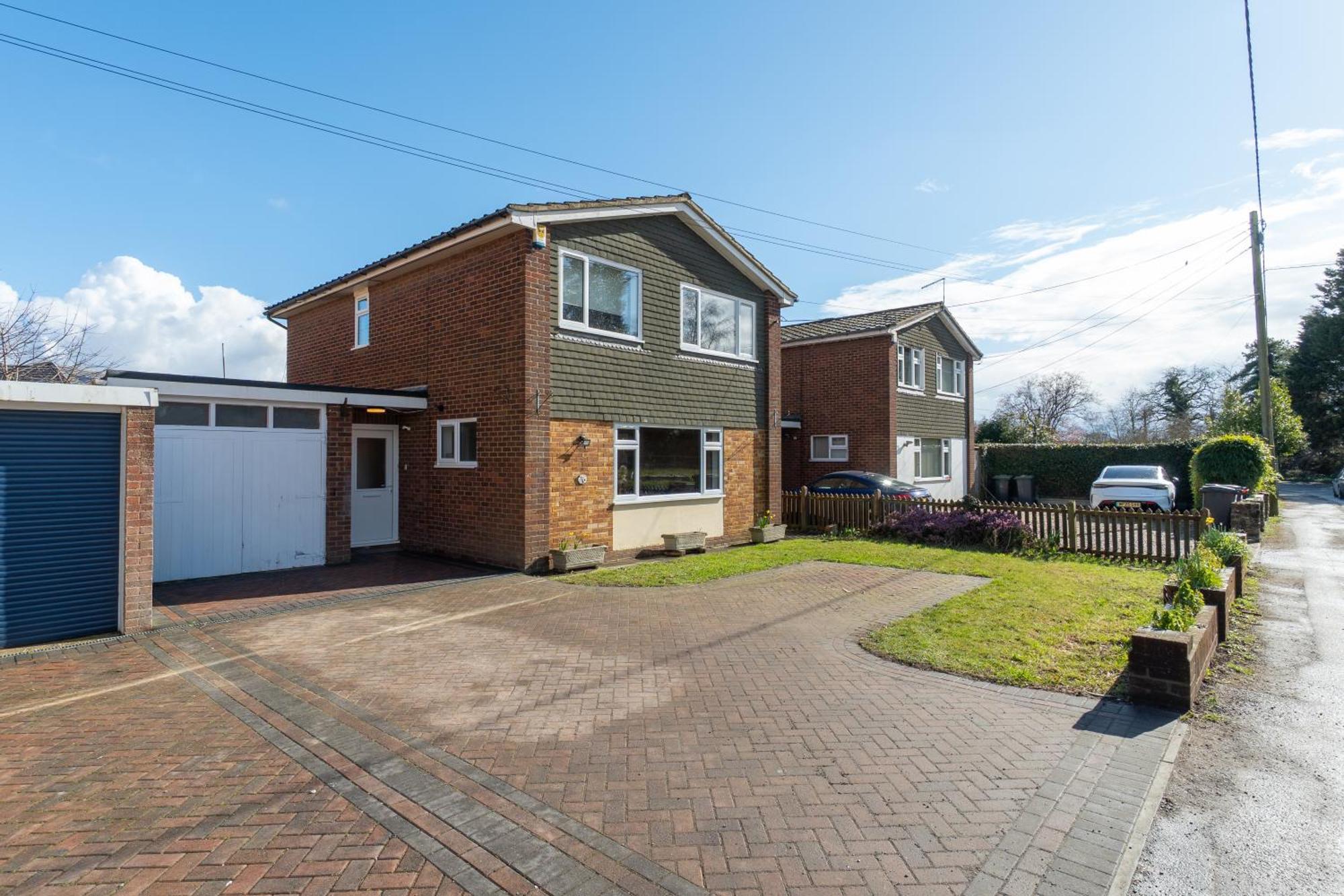 Stylish 4 Bedroom Spacious Retreat With Parking - Sleeps 10 - Families & Contractors Canterbury Exterior foto