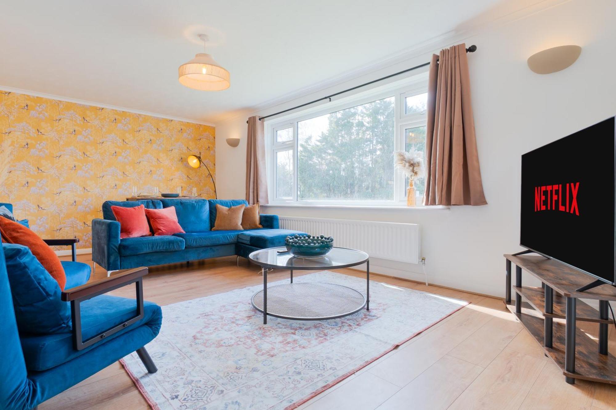 Stylish 4 Bedroom Spacious Retreat With Parking - Sleeps 10 - Families & Contractors Canterbury Exterior foto