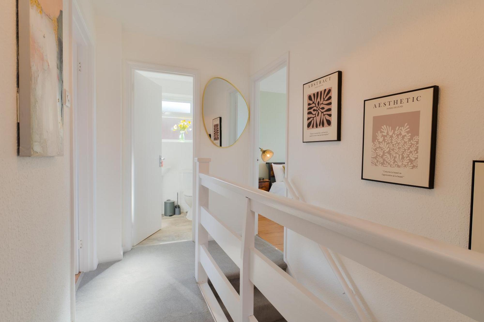 Stylish 4 Bedroom Spacious Retreat With Parking - Sleeps 10 - Families & Contractors Canterbury Exterior foto